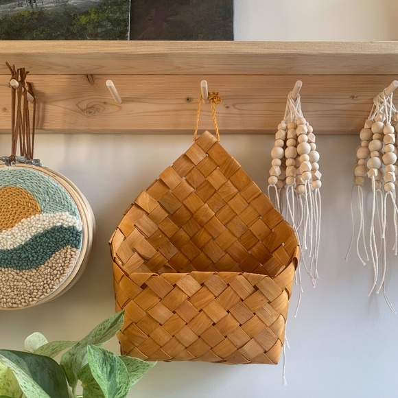 Woven wood hanging basket - Picture 1 of 4